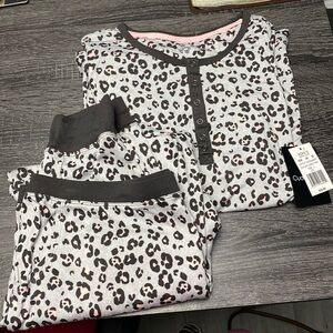 CuddlDuds gray and pink 2 piece pajama set